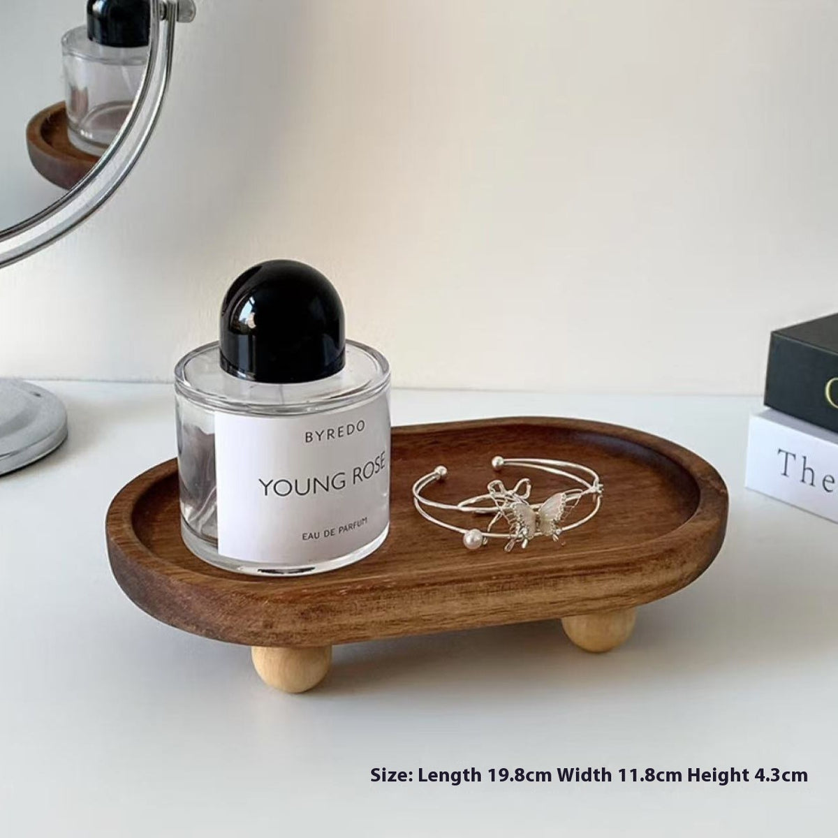 Oval walnut tray with a perfume bottle and bracelet, size shown as 19.8 x 11.8 x 4.3cm – Pausadesk